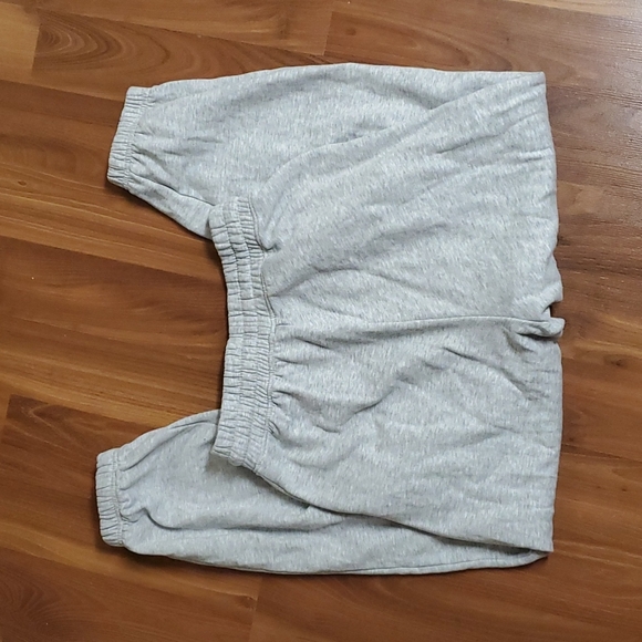 🌷Grey Sweatpants - Picture 3 of 8